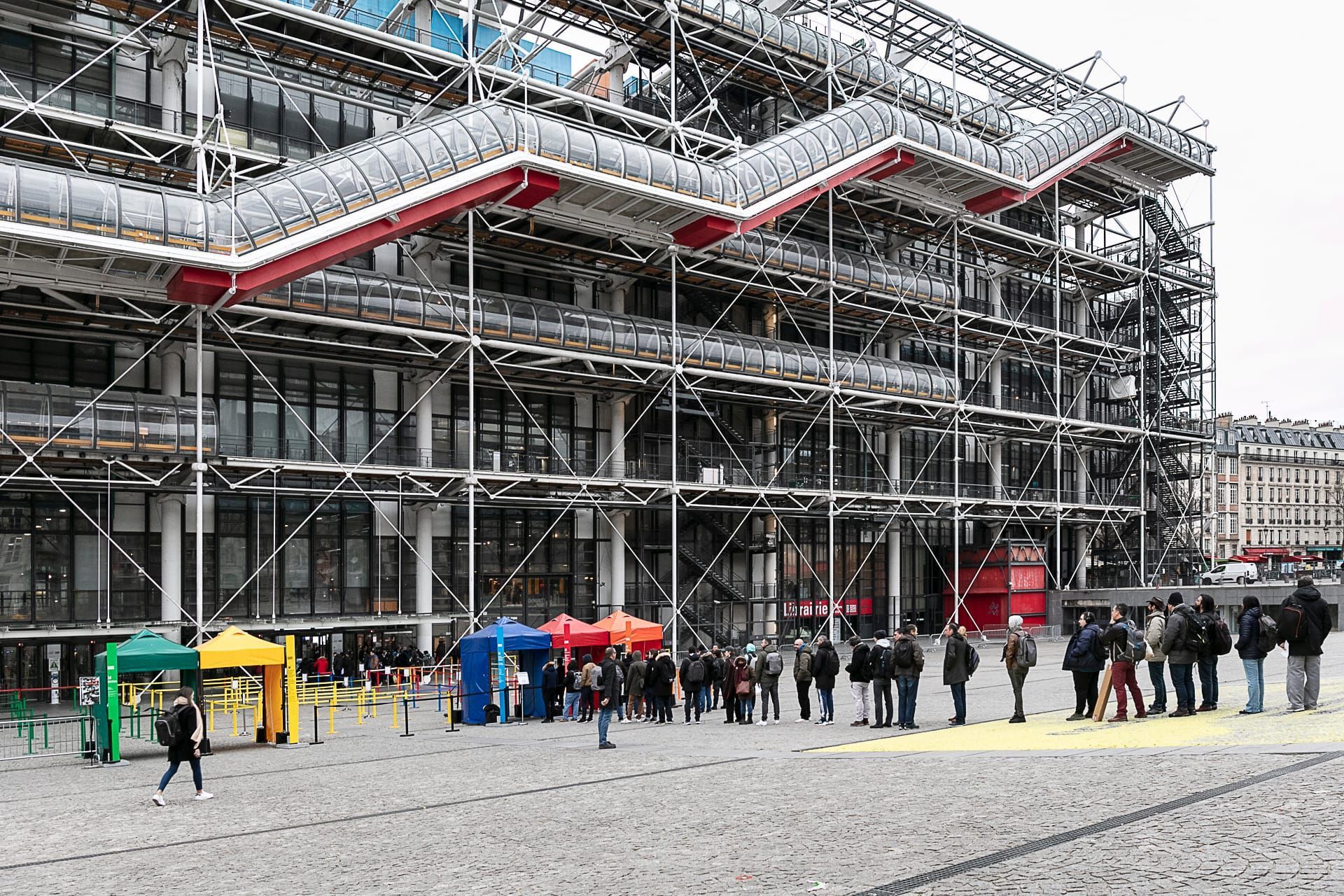 Wide overhead view of the Centre Georges Pompidou auditorium filled with the French-speaking cloud-native community